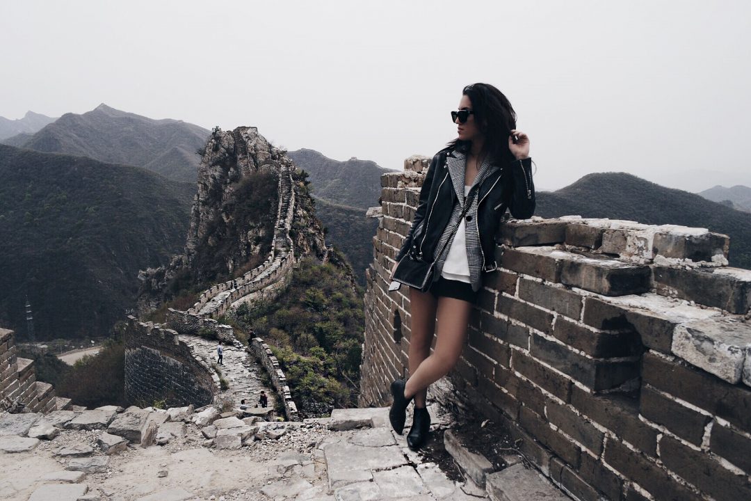 LA blogger Tania Sarin in China at the Great wall of china