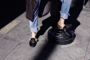 LA Blogger Tania Sarin in gucci padlock crossbody and gucci mule slippers