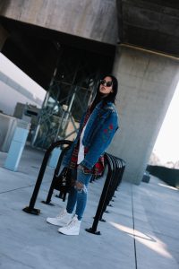 LA Blogger Tania Sarin in offwhite plaid top, levis denim jacket, and timberland boots