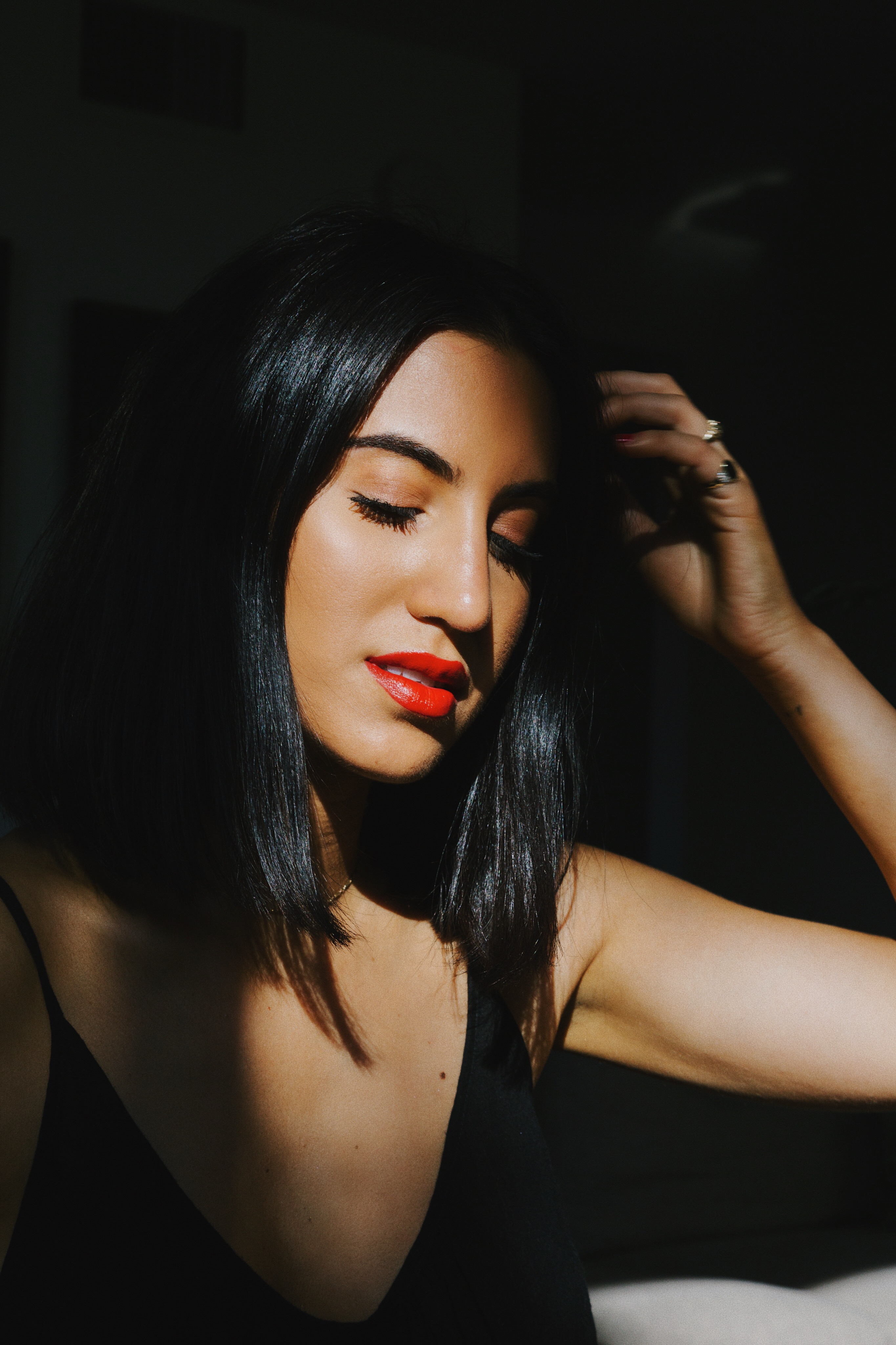 Bold Red Lips | TSARIN.COM | Date Night Makeup