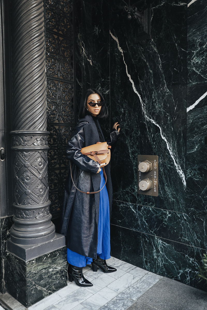 How to Stay Warm Without Sacrificing Style | TSARIN.COM | Blue Skirt, Saddle bag, Long black coat, winter layers