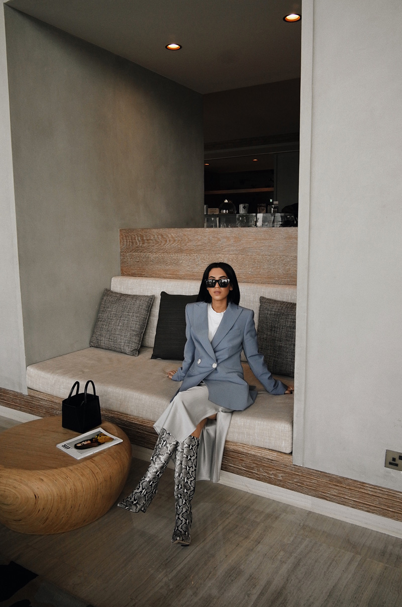 What to wear in dubai | TSARIN.COM | dubai packing list, city chic style, chic style for dubai, theory skirt, snakeskin boots